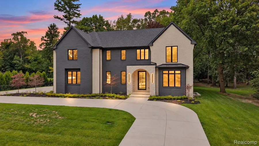 4546 Niagara LN, Bloomfield, MI 48301 - #2
