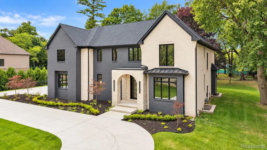 4546 Niagara LN, Bloomfield, MI 48301 - #3