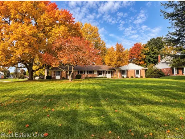 915 Ironstone DR, RochesterHills, MI 48309