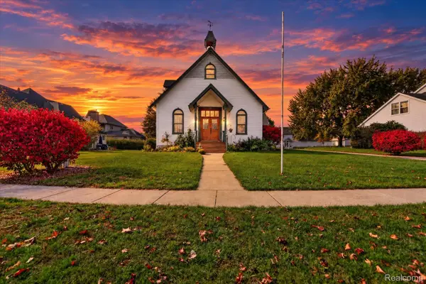 1116 Galloway LN, Howell, MI 48843