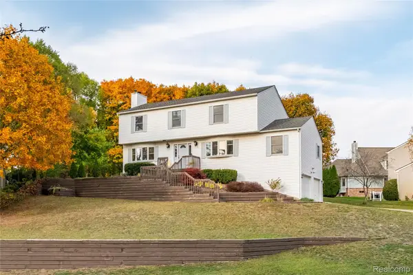 10944 Charring Cross CIR, WhitmoreLake, MI 48189