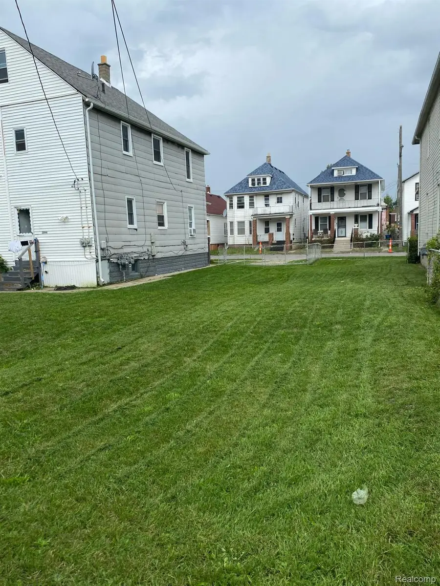 2100 Trowbridge ST, Hamtramck, MI 48212 - #2