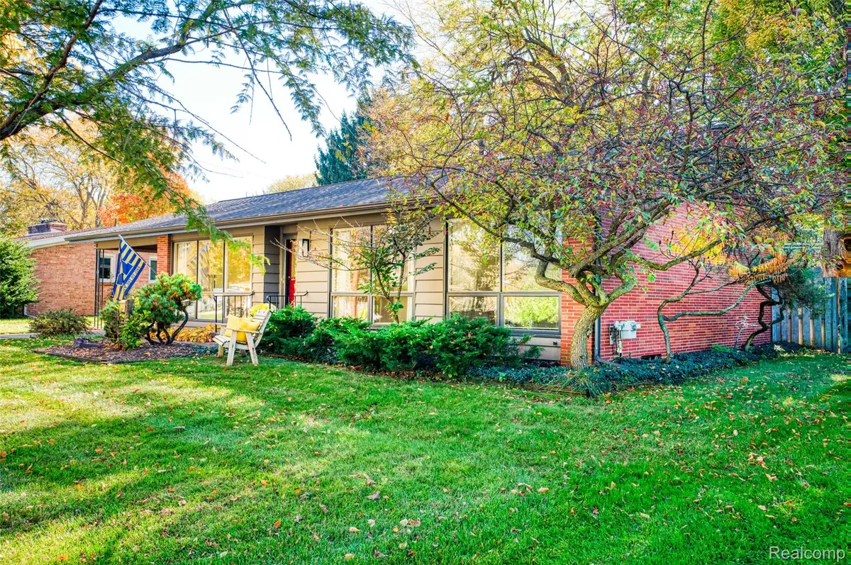 726 Devonshire RD, Fowlerville, MI 48836 - #1