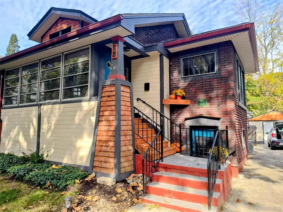 374 Pearson ST, Ferndale, MI 48220 - #2