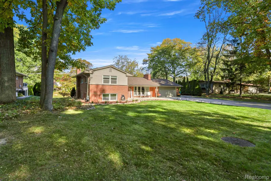 21102 Knudsen DR, Grosse Ile, MI 48138 - #2