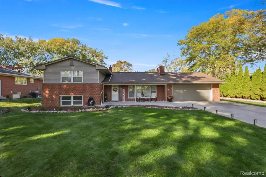 21102 Knudsen DR, Grosse Ile, MI 48138 - #3
