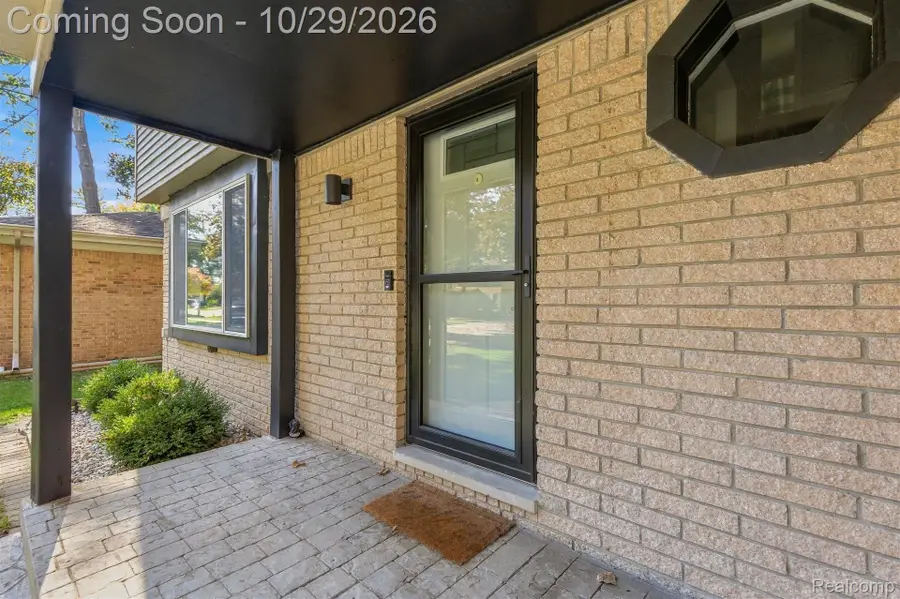 40855 Executive DR, Sterling Heights, MI 48313 - #3