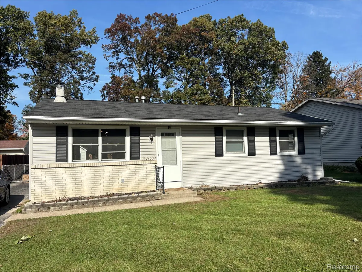 1102 Feltis DR, Temperance, MI 48182 - #1