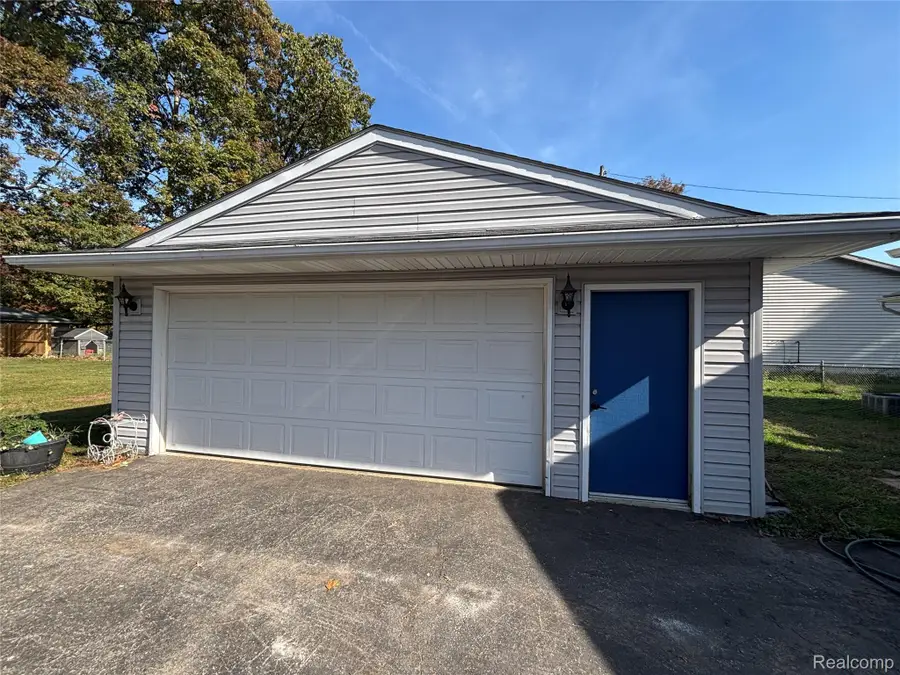 1102 Feltis DR, Temperance, MI 48182 - #3