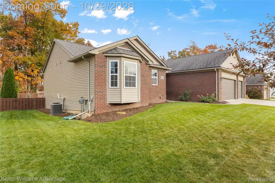 9573 Shelby DR, White Lake, MI 48386 - #2