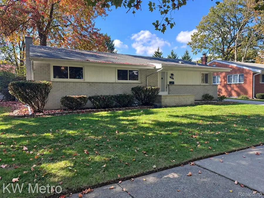 30113 Champine ST, Saint Clair Shores, MI 48082 - #2