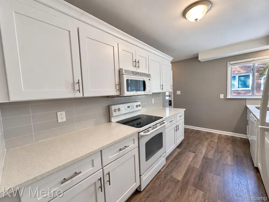 30113 Champine ST, Saint Clair Shores, MI 48082 - #3