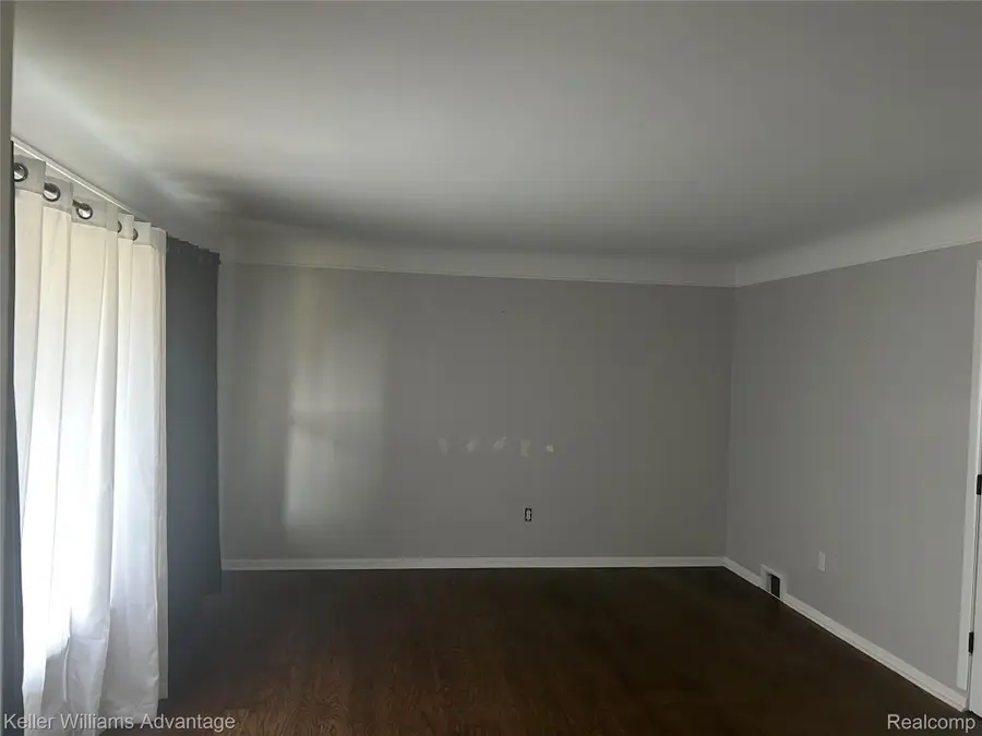 29232 Lorraine CT, Warren, MI 48093 - #3