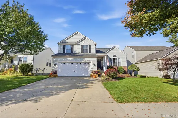 1045 Walcott LN, Howell, MI 48843