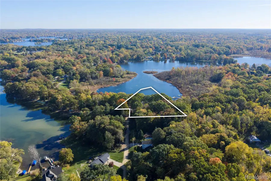 1533 Bayview ST, Orion, MI 48362 - #3