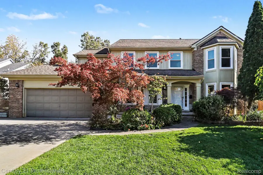 24500 Ridgeview DR, Farmington Hills, MI 48336 - #2