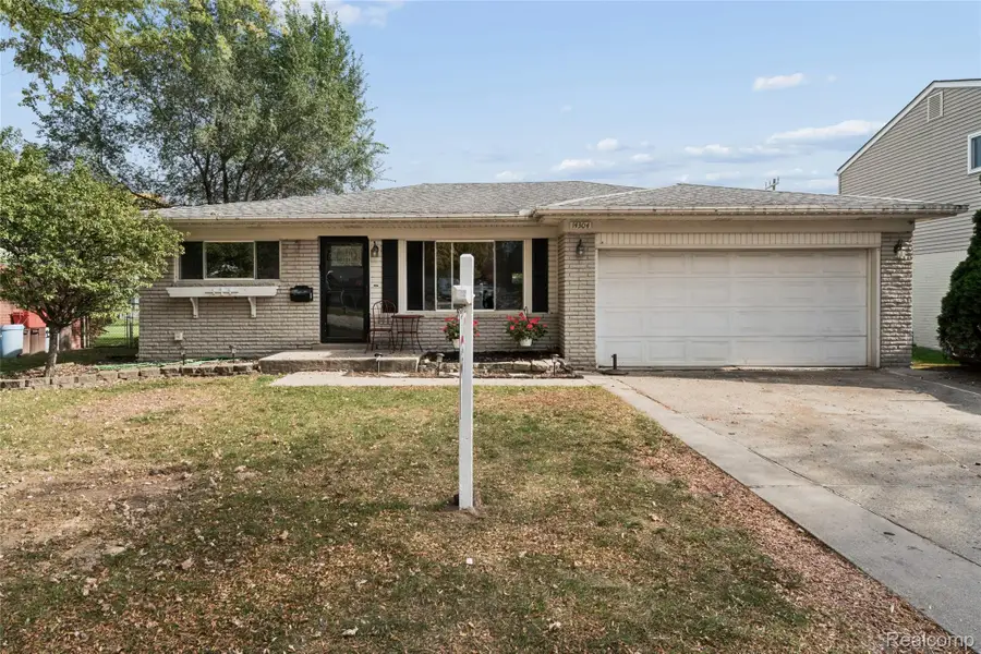 14304 Merriman RD, Livonia, MI 48154 - #2