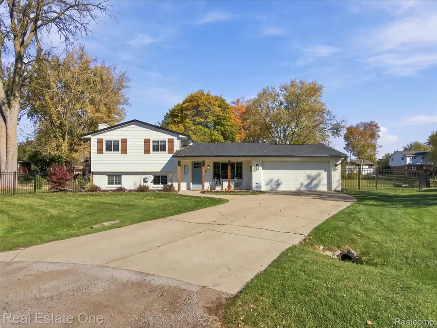 7134 Buttercup LN, Clarkston, MI 48346 - #2