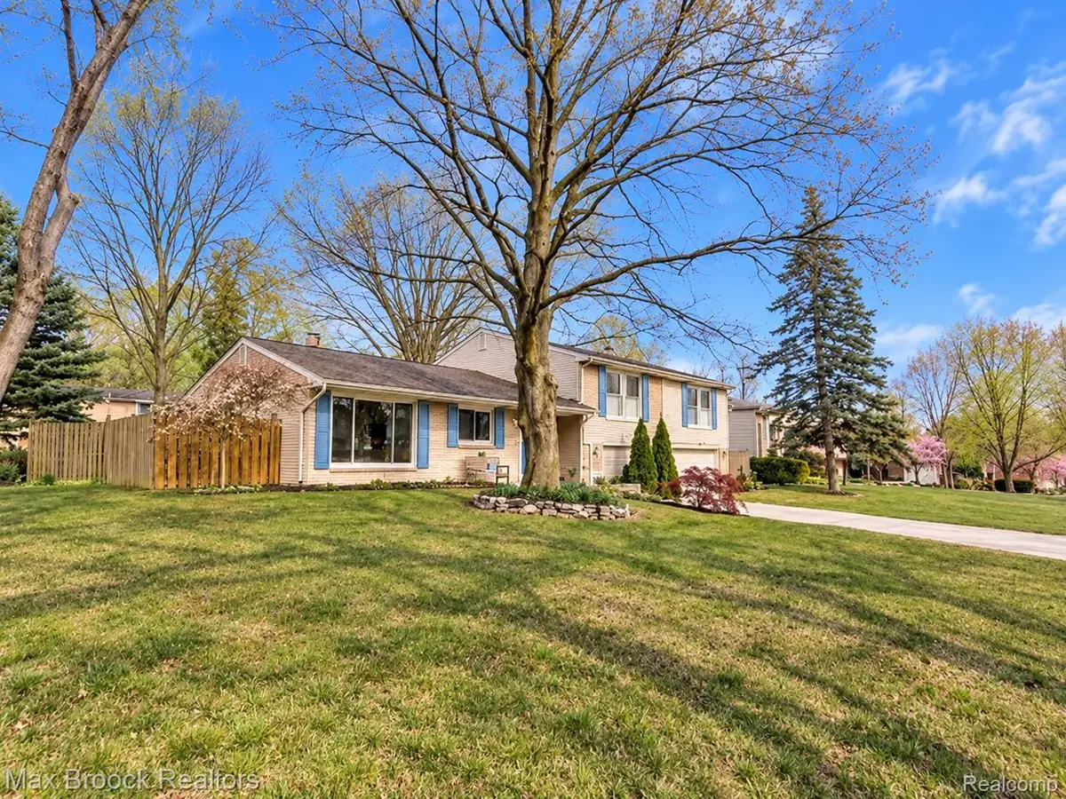 26126 Westmeath ST, Farmington Hills, MI 48334 - #1