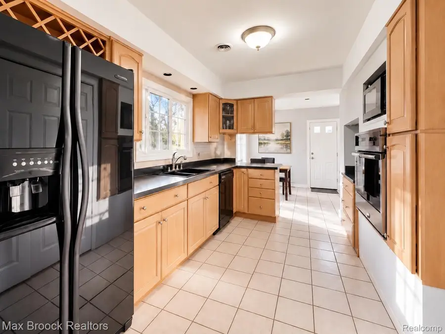 26126 Westmeath ST, Farmington Hills, MI 48334 - #3