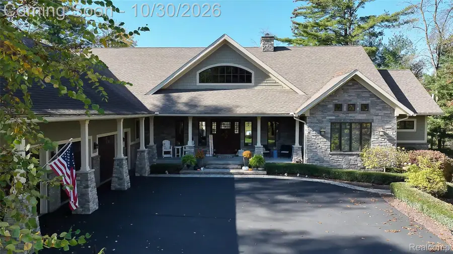 5744 Wyndam LN, Brighton, MI 48116 - #2