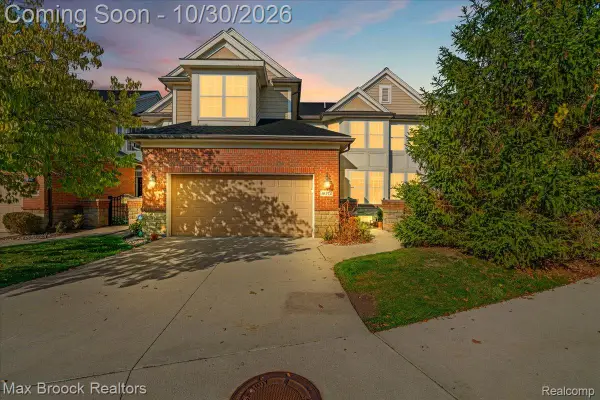 4072 SUMMERFIELD DR, Troy, MI 48085