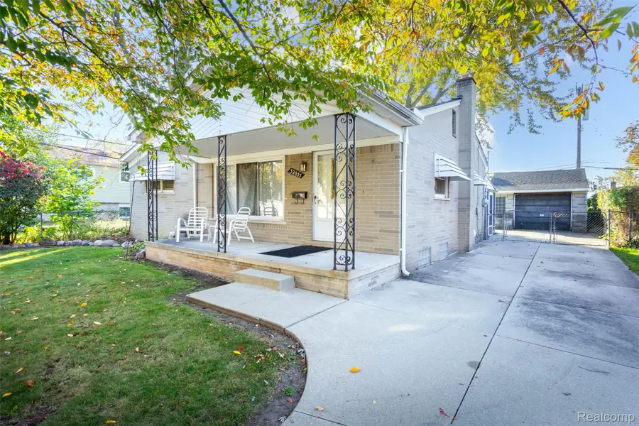 32035 Hees ST, Livonia, MI 48150 - #2