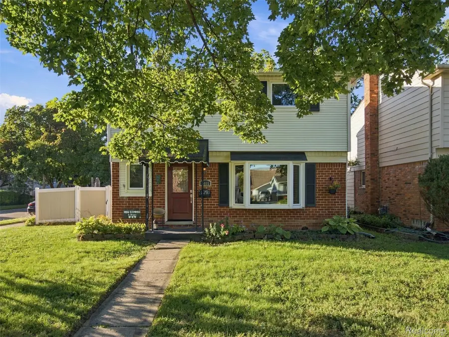 1405 W Elmwood AVE, Clawson, MI 48017 - #2