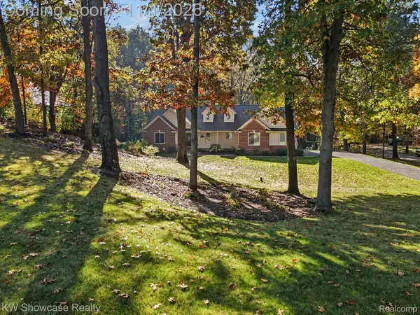 2759 Black Eagle Rdg RDG, Howell, MI 48843