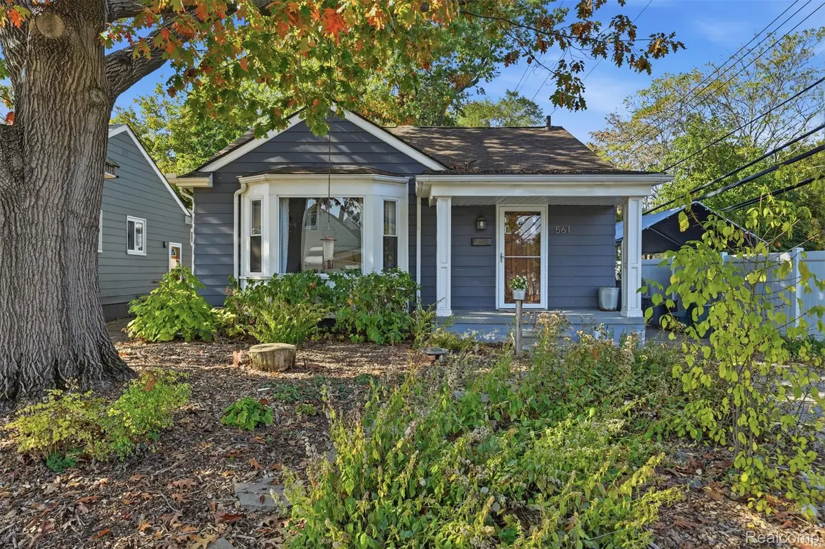 561 Edgewood PL, Ferndale, MI 48220 - #1