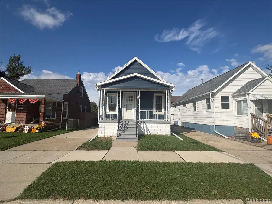 454 Bondie ST, Wyandotte, MI 48192 - #2