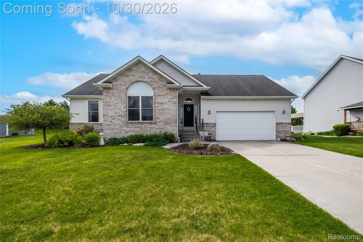 274 Creekwood CIR, Linden, MI 48451 - #1
