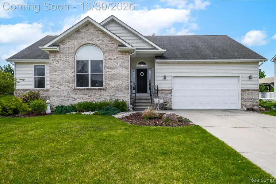 274 Creekwood CIR, Linden, MI 48451 - #2