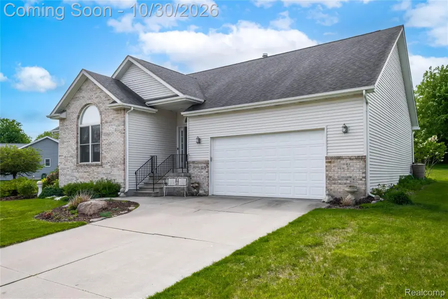 274 Creekwood CIR, Linden, MI 48451 - #3