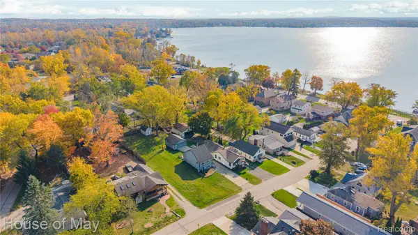 138 Welfare BLVD, WalledLake, MI 48390