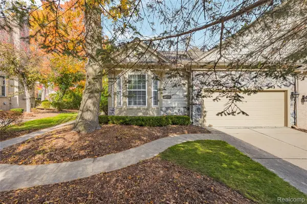 39560 Dun Rovin DR, Northville, MI 48168