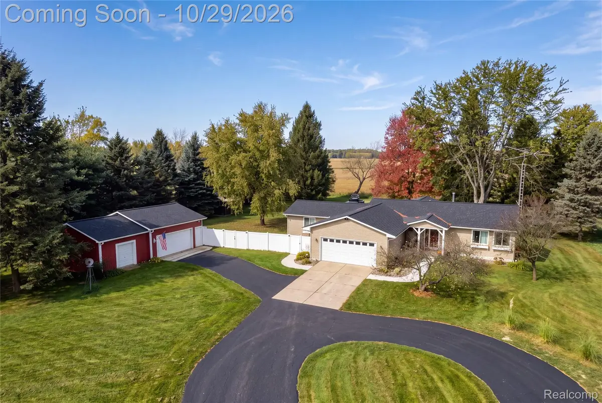 7247 Nicholson RD, Fowlerville, MI 48836 - #1