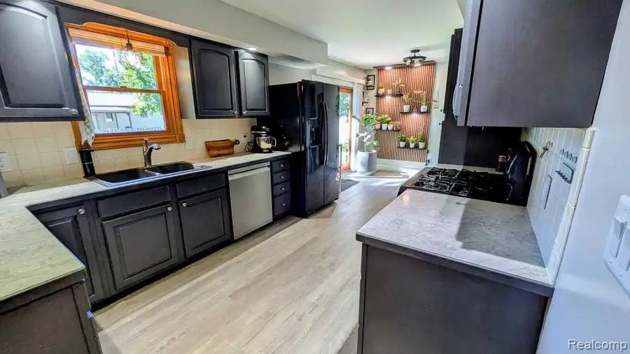 305 Grant ST, Auburn, MI 48611 - #3
