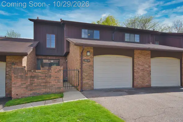 26824 SUMMERDALE DR, Southfield, MI 48033