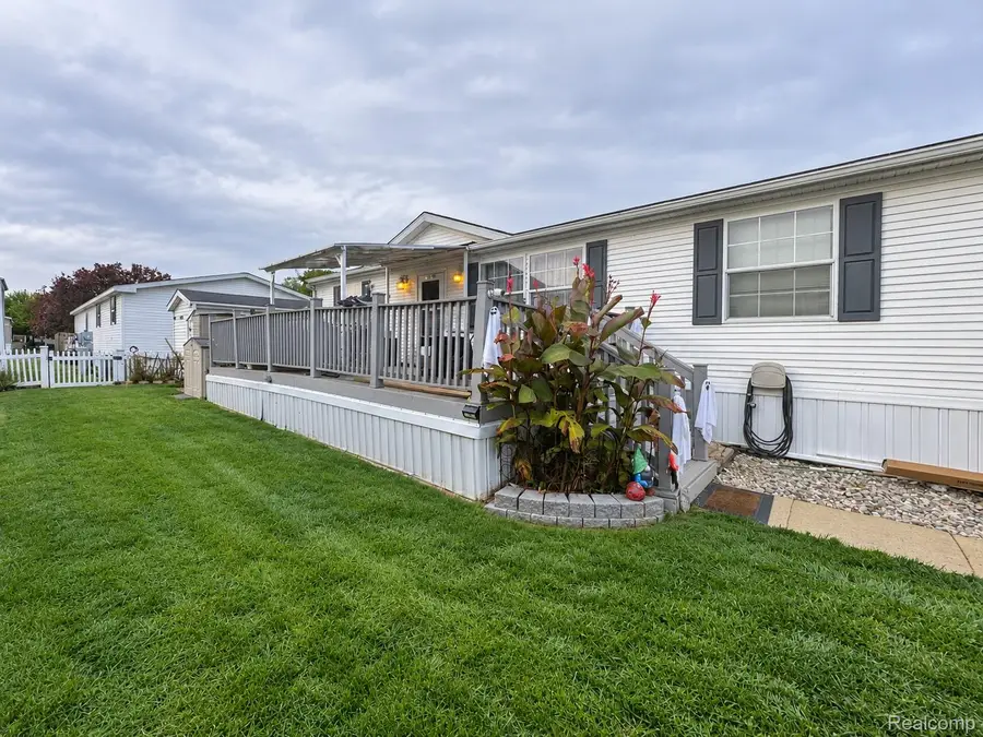 9303 CANYON TRAIL DR, Newport, MI 48166 - #3