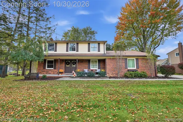 5472 Kenicott TRL, Brighton, MI 48114