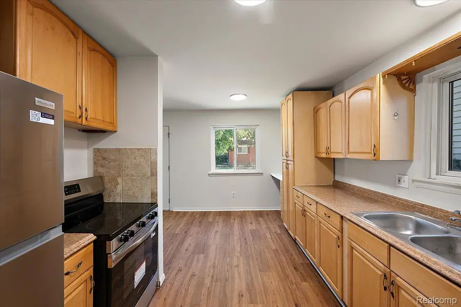 215 Edgewood PL, Ferndale, MI 48220 - #2