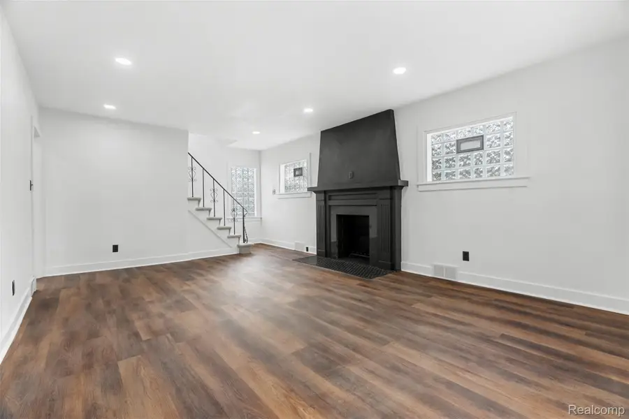 8560 Sorrento ST, Detroit, MI 48228 - #2
