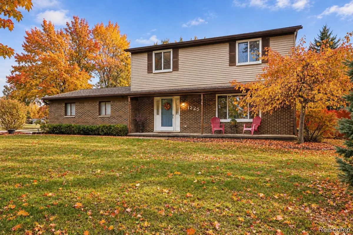 1225 Meadowood Drive, Waterford, MI 48327 - #1