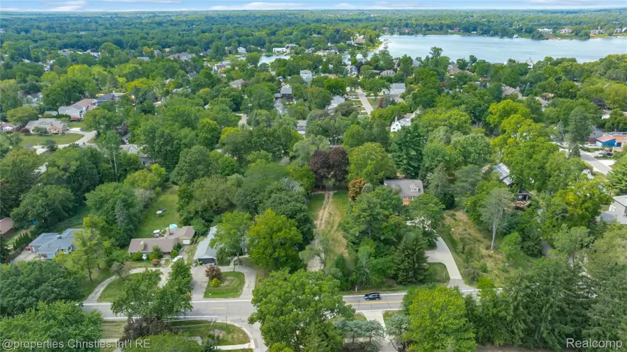 5620 Inkster RD, West Bloomfield, MI 48323 - #2