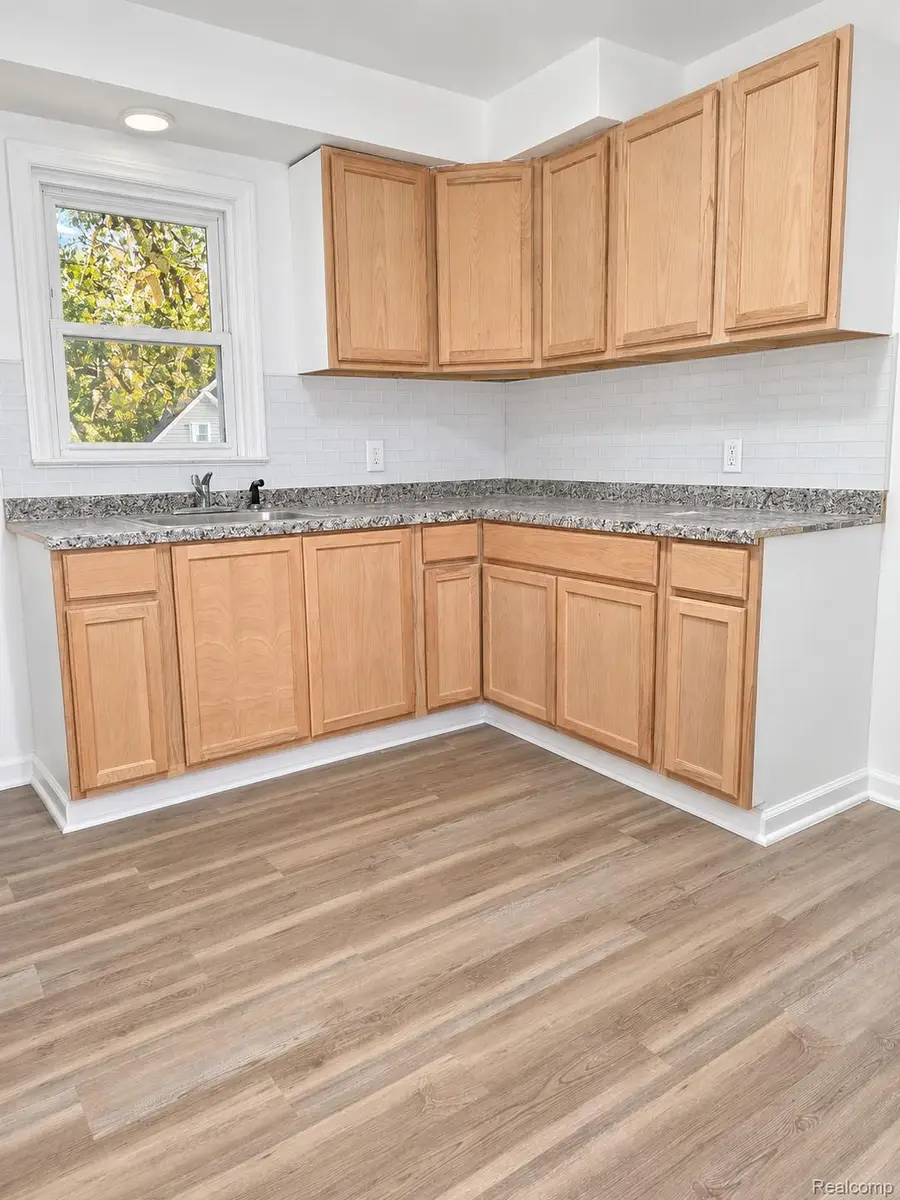 154 E Stewart AVE, Flint, MI 48505 - #2