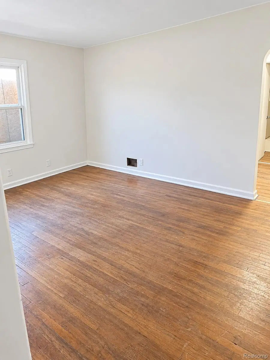 154 E Stewart AVE, Flint, MI 48505 - #3