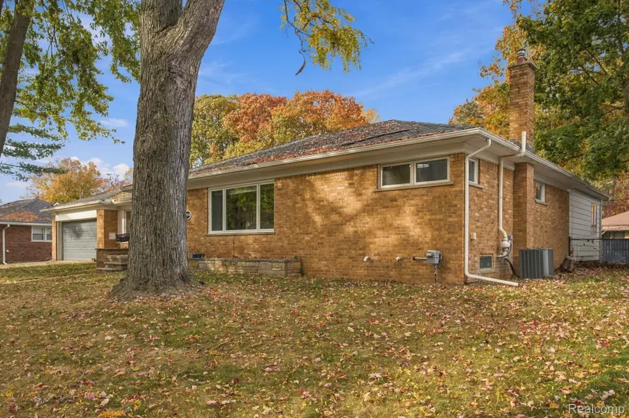 34006 Hampshire ST, Livonia, MI 48154 - #3