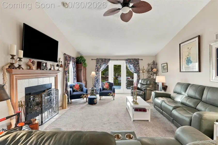 15860 Angelo LN, Clinton, MI 48038 - #3