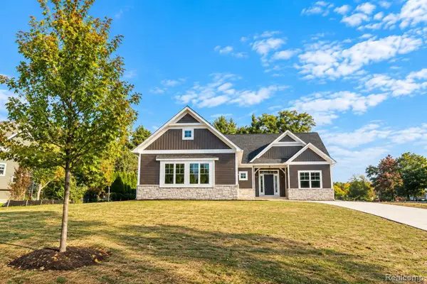 2735 Pine Shadow CT, Pinckney, MI 48169